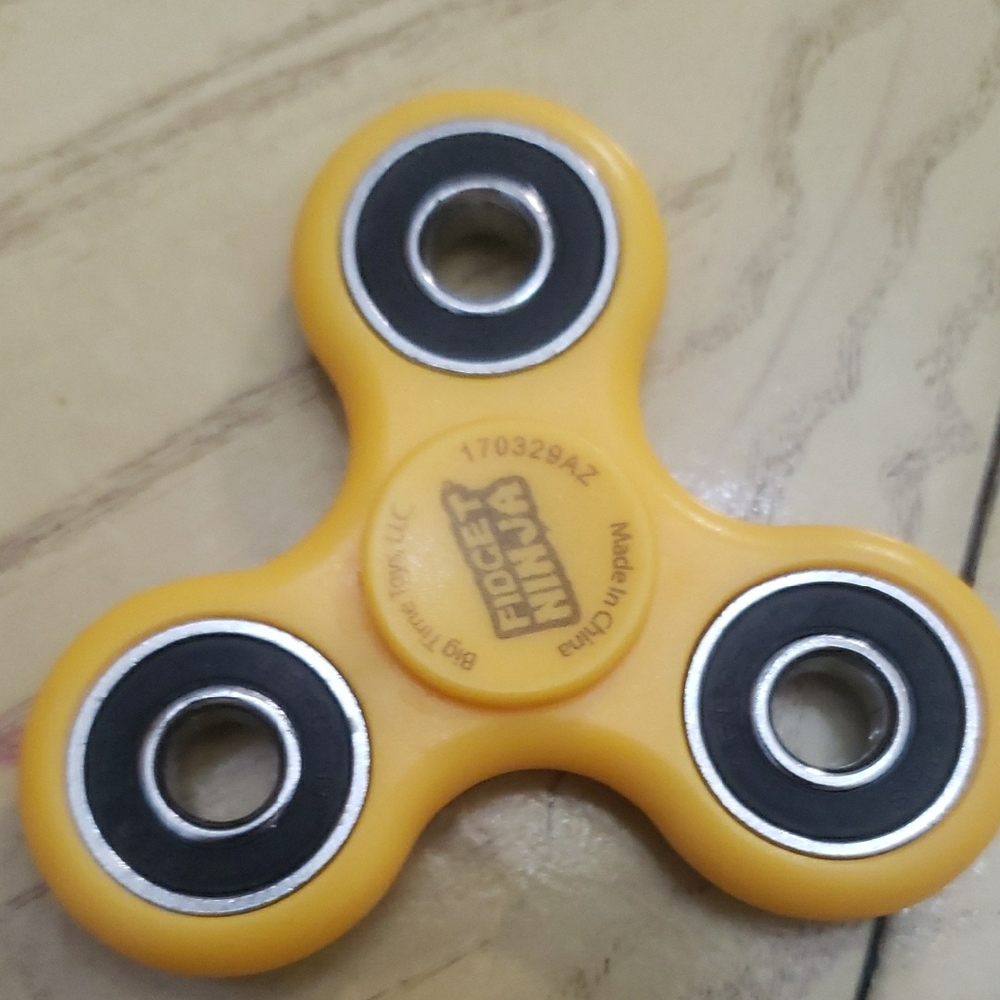 Yellow Fidget Spinner - Picture 4 of 4